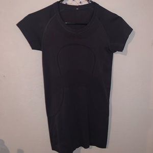 Lululemon Swiftly Tech Size 4- Deep dark purple